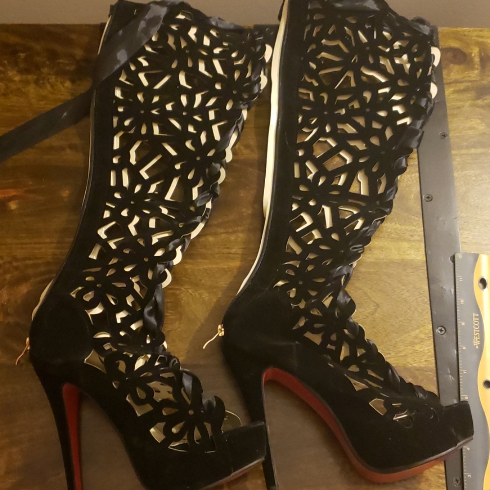 Heeled boots
